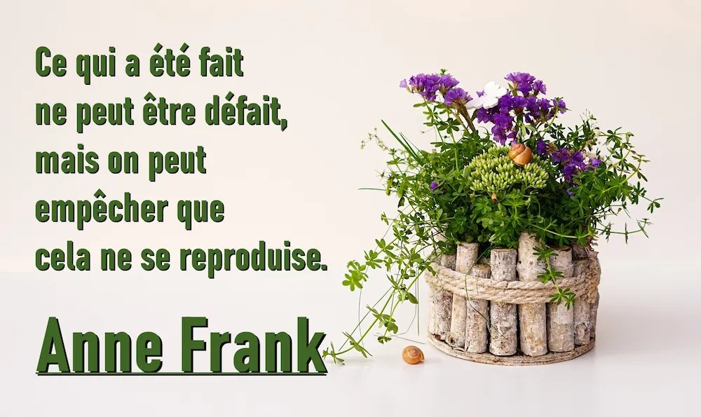 Une scène de recueillement avec des bougies, illustrant la mémoire et l’espoir de ne plus revivre les erreurs du passé