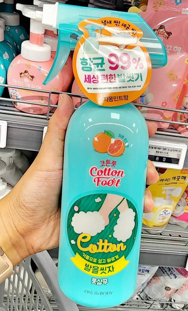 Nettoyant pour pieds populaire en Corée / Popular Korean foot cleaner.