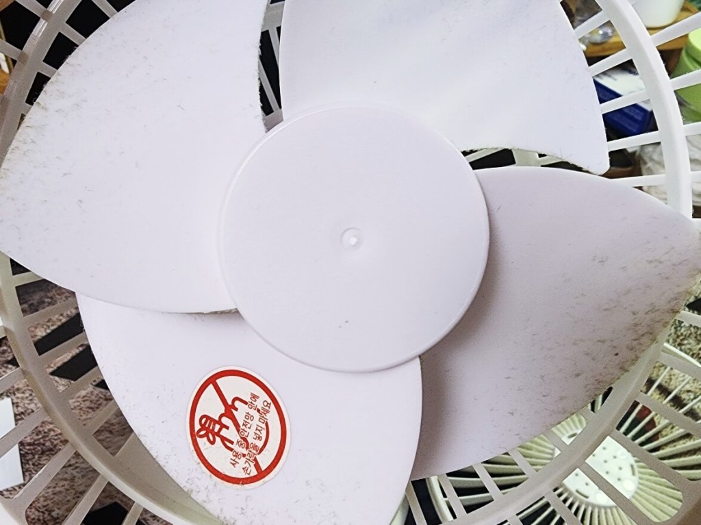 유니맥스 BLDC 서큘레이터 사용 후 먼지 묻은 모습