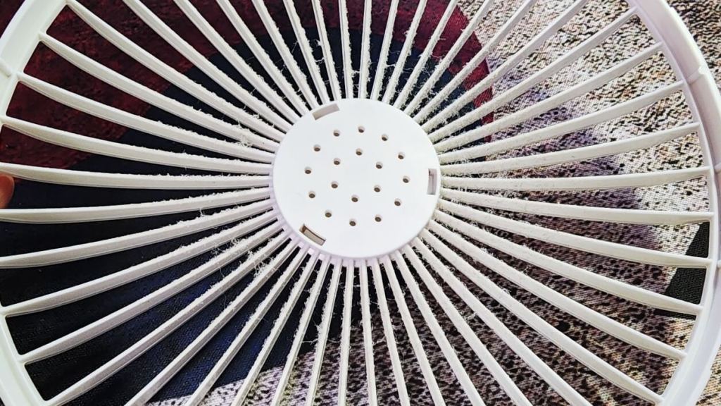 유니맥스 BLDC 서큘레이터 사용 후 먼지 묻은 모습