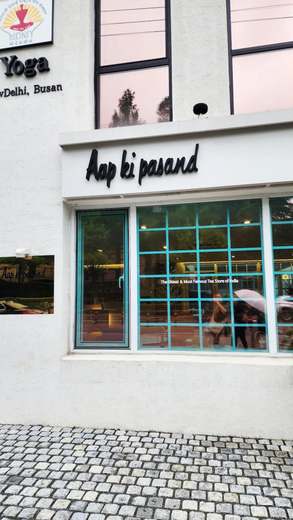 The front of Aap ki Pasand, an Indian tea house located in Daeyeon, Busan.