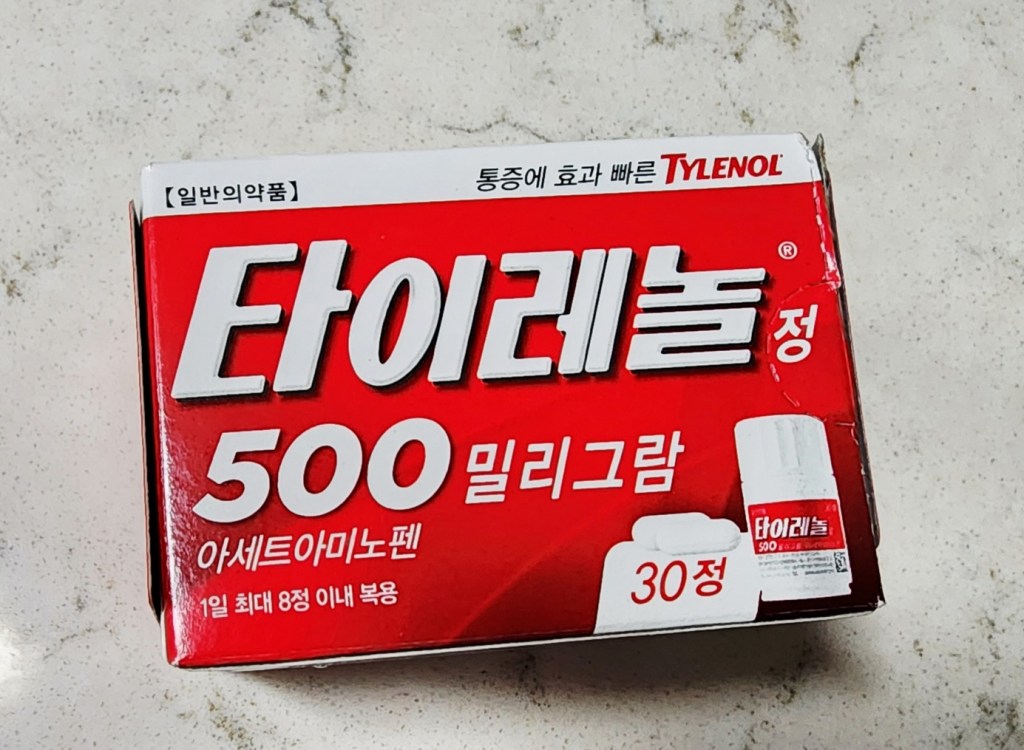 FR : Tylenol – antalgique au paracétamol, l’un des plus connus en Corée EN : Tylenol – paracetamol painkiller, one of the most well-known in Korea