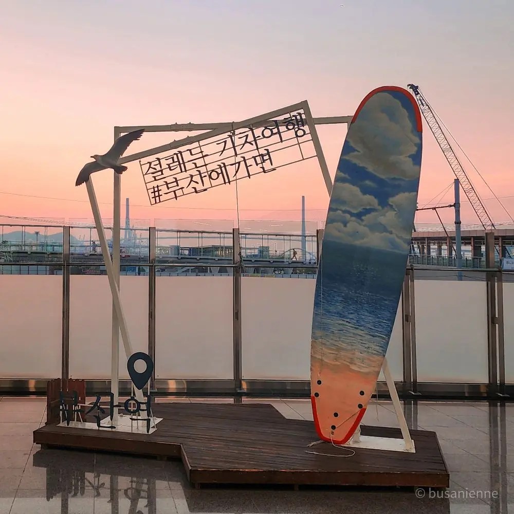 « Sculpture dans la gare de Busan » – Art installation at Busan Train Station