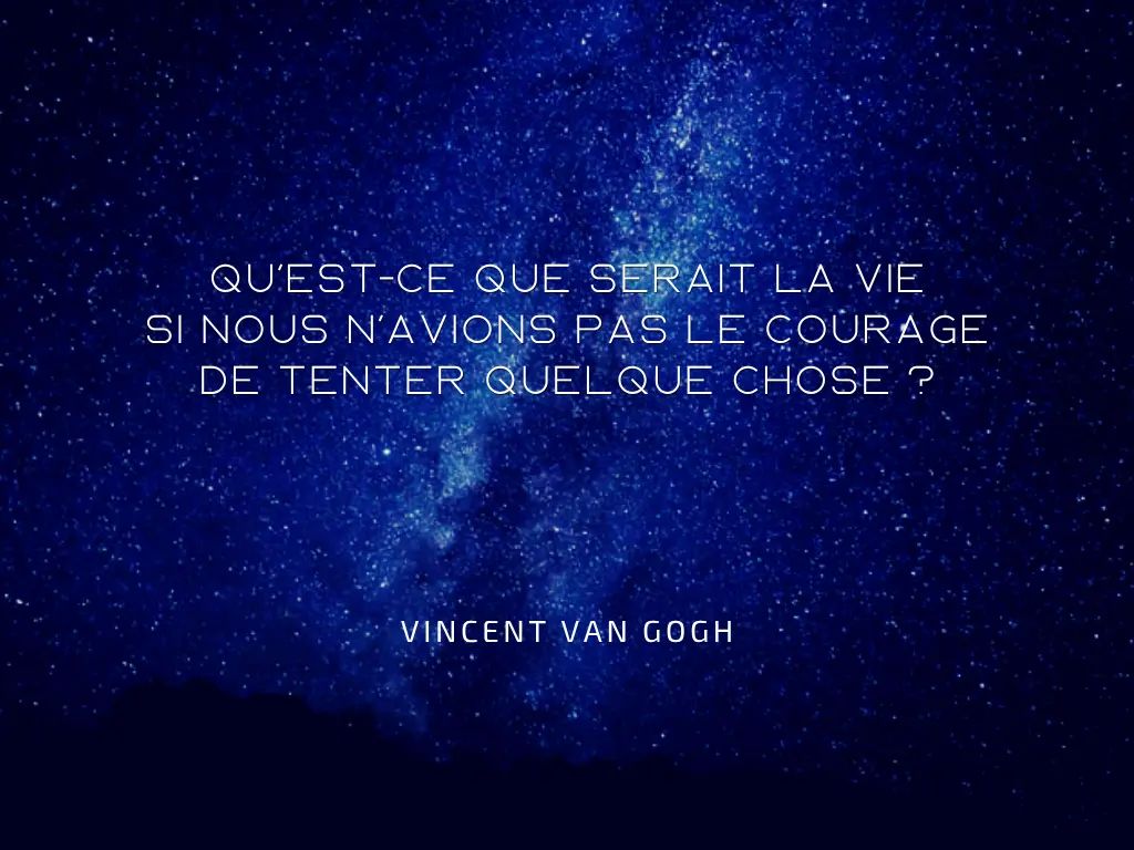 Une silhouette face à l’horizon, illustrant le courage de faire le premier pas